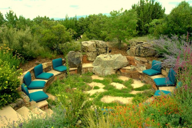 blue cushions, santa fe gardens, flagstone, fire pit, stone work, thyme joints, character boulders, red flowers